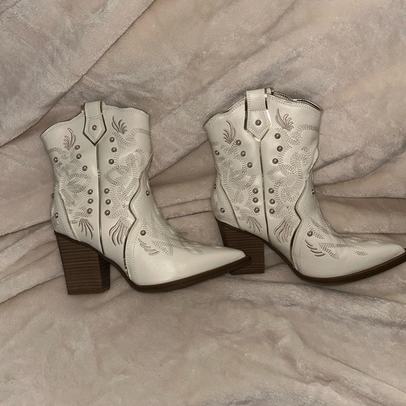 MIA Women's White Western Cowboy Boots Size 7 1/2 - Picture 4 of 7
